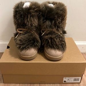 BRAND NEW UGG CLASSIC POSH MINI FUR